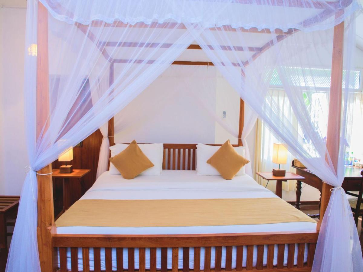 Thalpe Walawwa Heritage Villa Unawatuna Exterior foto