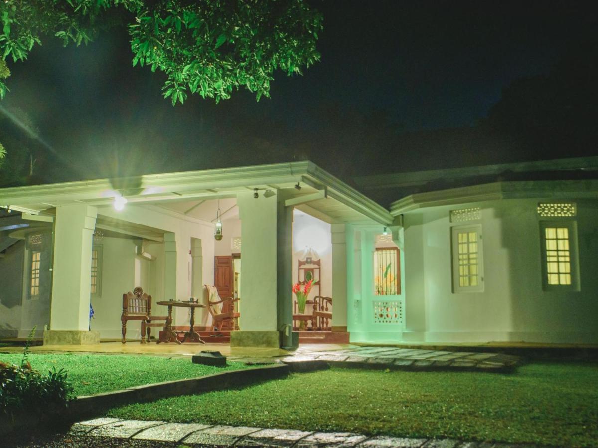 Thalpe Walawwa Heritage Villa Unawatuna Exterior foto